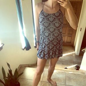 Small Black/White Floral Dress 🖤👗